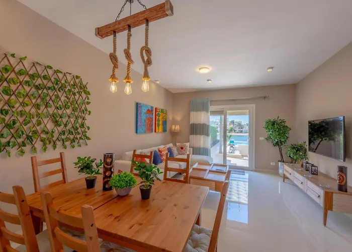 Joubal 3br Private Pool Next To Marina וילה