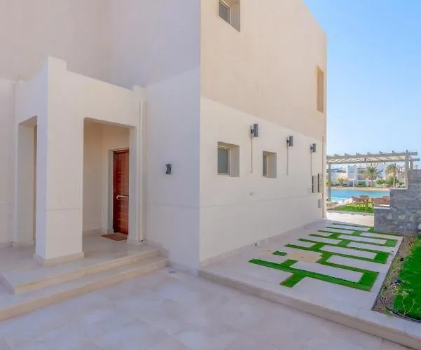 Joubal 3br Private Pool Next To Marina Hurghada