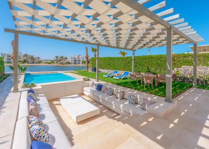 Joubal 3br Private Pool Next To Marina Villa