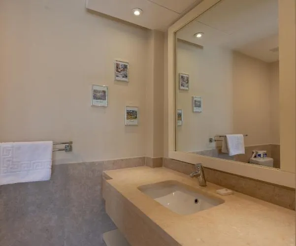 Joubal 3br Private Pool Next To Marina Hurghada