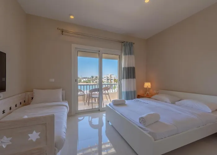 Joubal 3br Private Pool Next To Marina *