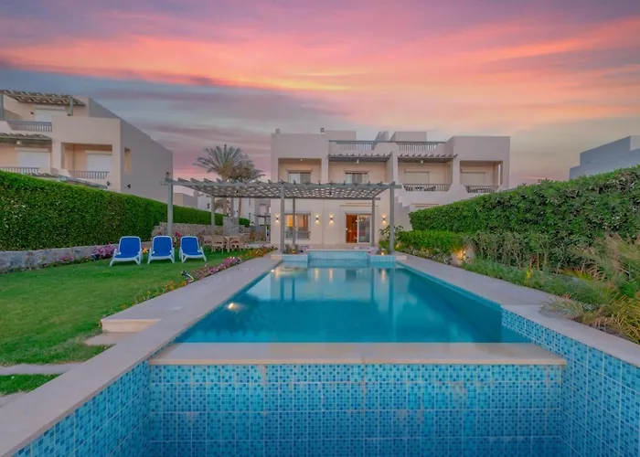 Joubal 3br Private Pool Next To Marina Villa Hurghada