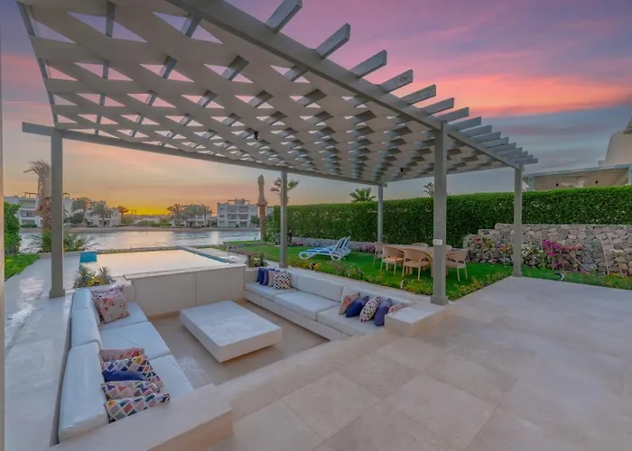 Joubal 3br Private Pool Next To Marina Villa Hurghada