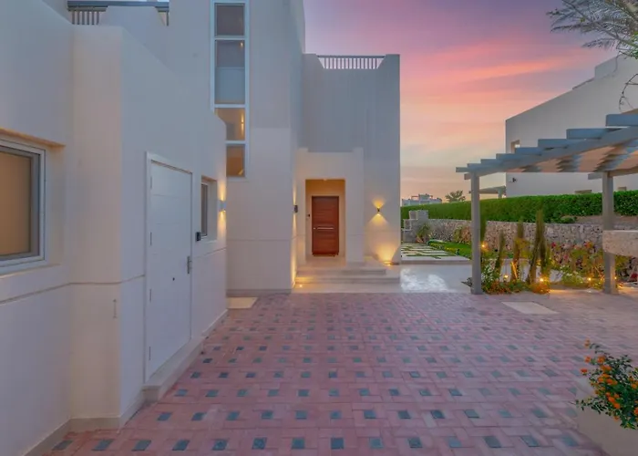 Joubal 3br Private Pool Next To Marina Villa